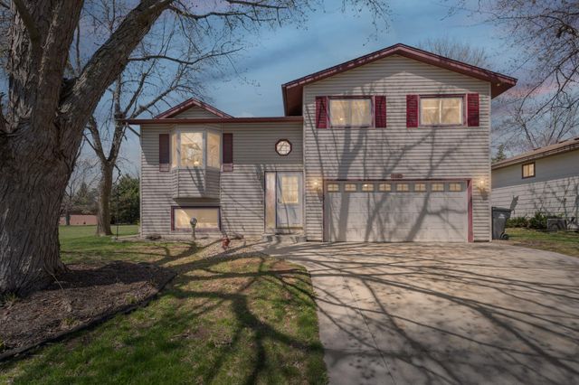 5610 Cedarwood Street NE, Prior Lake, MN 55372