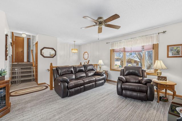 5610 Cedarwood Street NE, Prior Lake, MN 55372