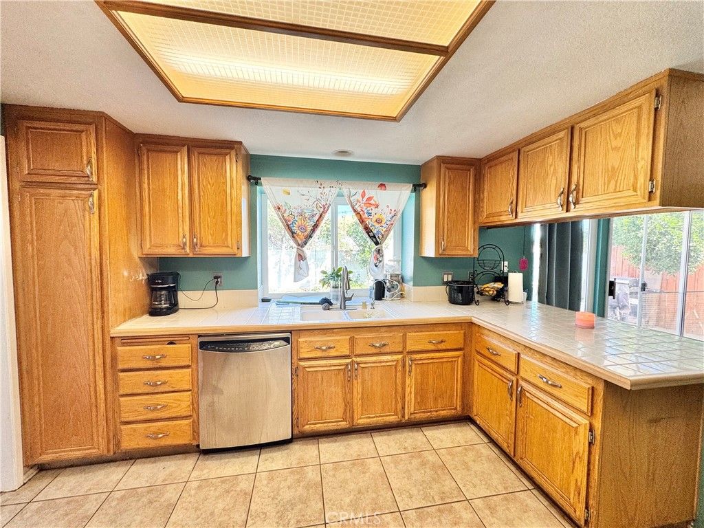 531 Wheeler cir, Corona, CA 92879 — photo 2