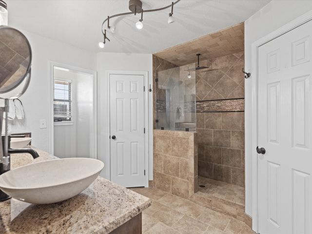 402 Brookview Drive, Decatur, TX 76234