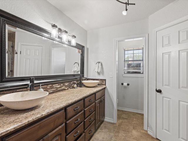 402 Brookview Drive, Decatur, TX 76234