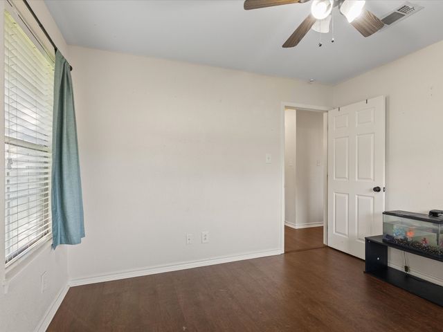 402 Brookview Drive, Decatur, TX 76234