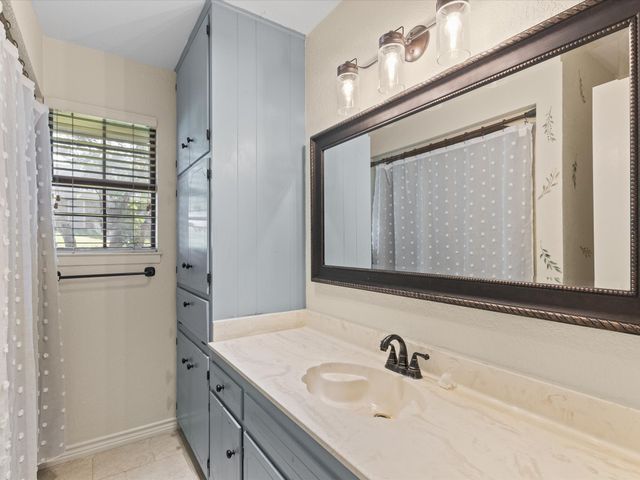 402 Brookview Drive, Decatur, TX 76234