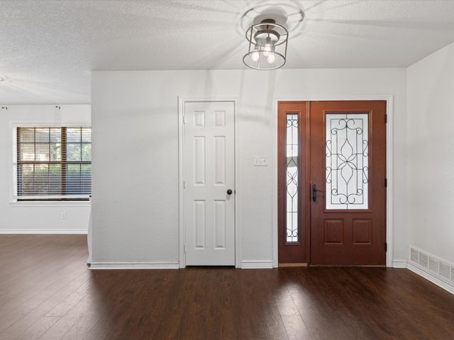 402 Brookview Drive, Decatur, TX 76234