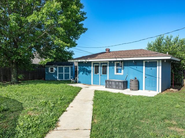 402 Brookview Drive, Decatur, TX 76234