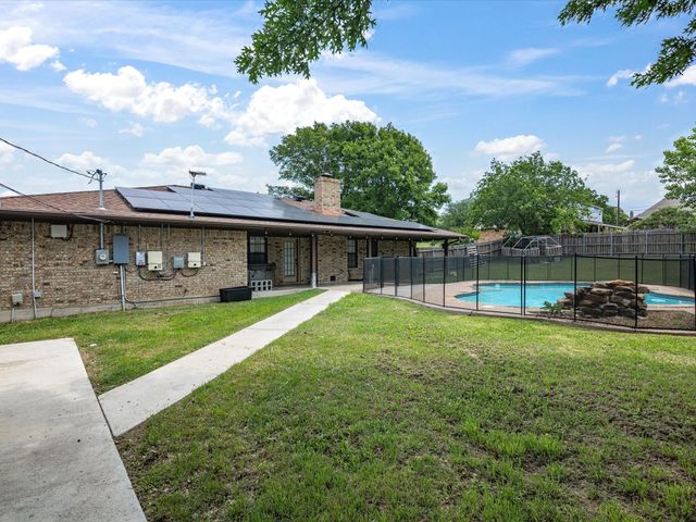 402 Brookview Drive, Decatur, TX 76234