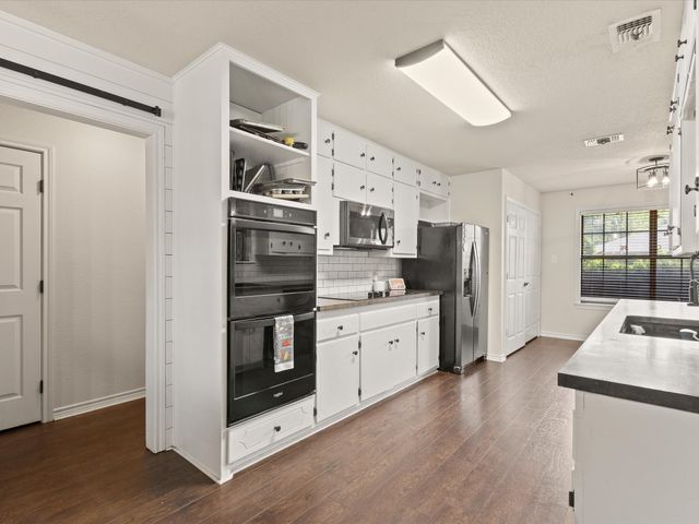 402 Brookview Drive, Decatur, TX 76234