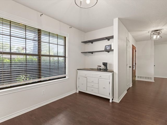 402 Brookview Drive, Decatur, TX 76234