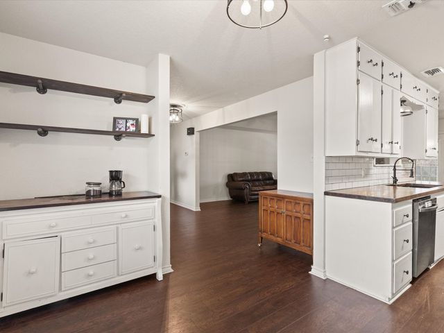 402 Brookview Drive, Decatur, TX 76234