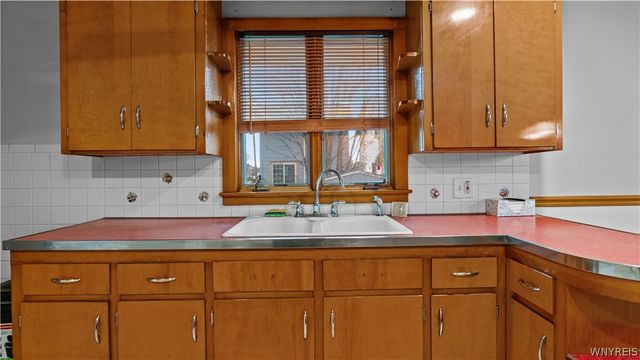 15 Hamilton Avenue, Lackawanna, NY 14218