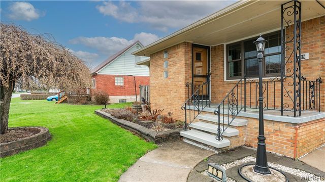 15 Hamilton Avenue, Lackawanna, NY 14218