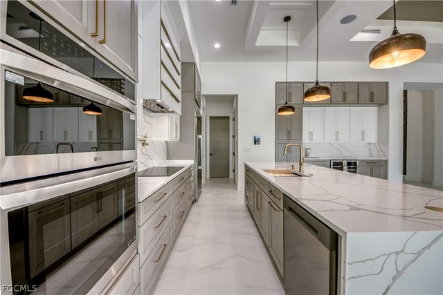 5310 Bayview CT, Cape Coral, FL 33904