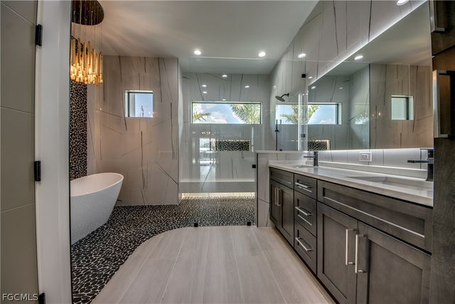 5310 Bayview CT, Cape Coral, FL 33904