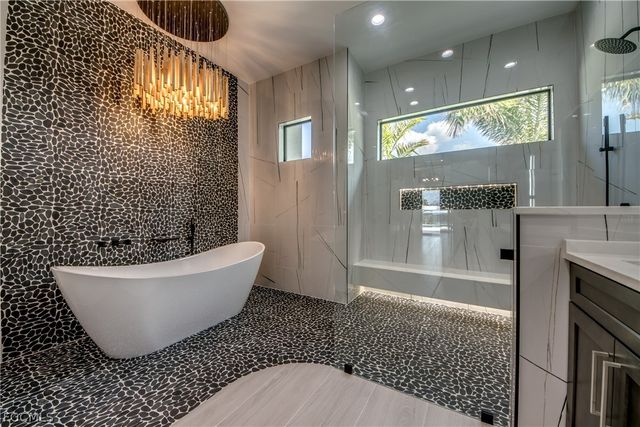 5310 Bayview CT, Cape Coral, FL 33904