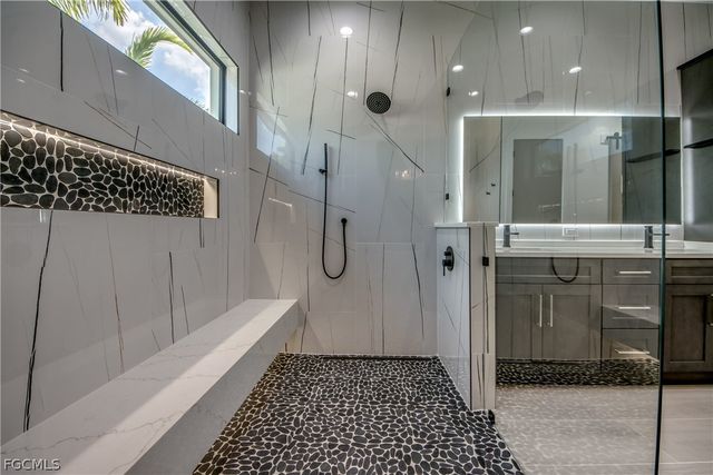 5310 Bayview CT, Cape Coral, FL 33904