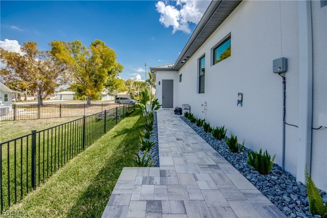 5310 Bayview CT, Cape Coral, FL 33904