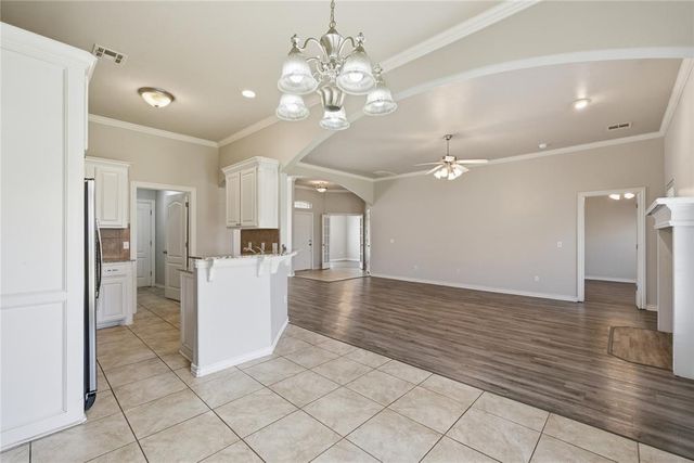 3905 Ashley Terrace, Yukon, OK 73099