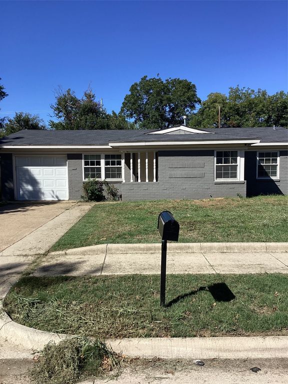 1811 E Lovers Lane, Arlington, TX 76010 — exterior