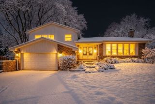 4018 Yorkshire Court, Northbrook, IL 60062