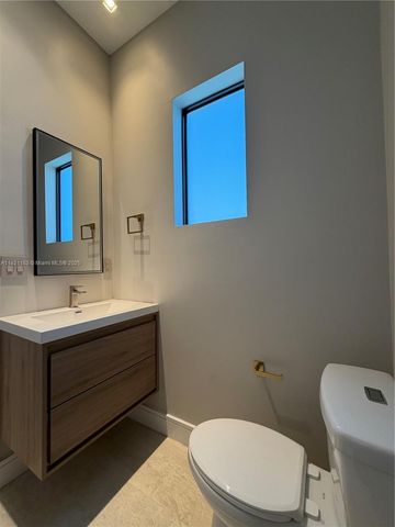 1380 Hollywood Blvd, Hollywood, FL 33019