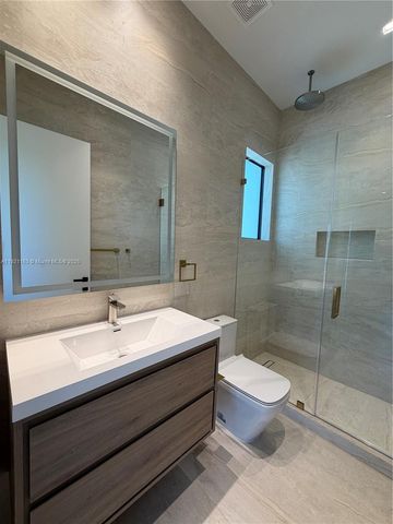 1380 Hollywood Blvd, Hollywood, FL 33019