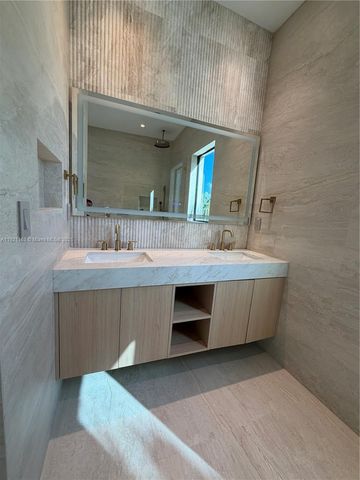 1380 Hollywood Blvd, Hollywood, FL 33019