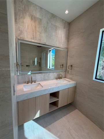 1380 Hollywood Blvd, Hollywood, FL 33019