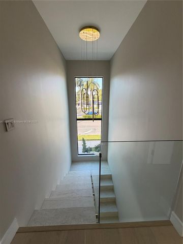 1380 Hollywood Blvd, Hollywood, FL 33019