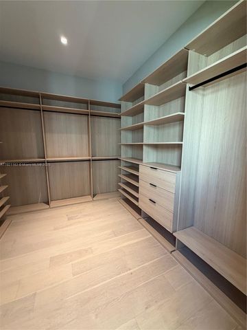 1380 Hollywood Blvd, Hollywood, FL 33019