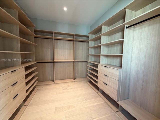 1380 Hollywood Blvd, Hollywood, FL 33019