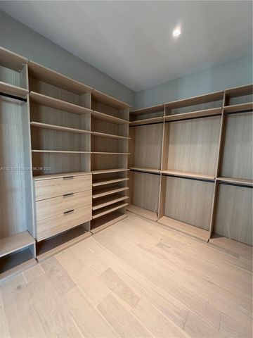 1380 Hollywood Blvd, Hollywood, FL 33019