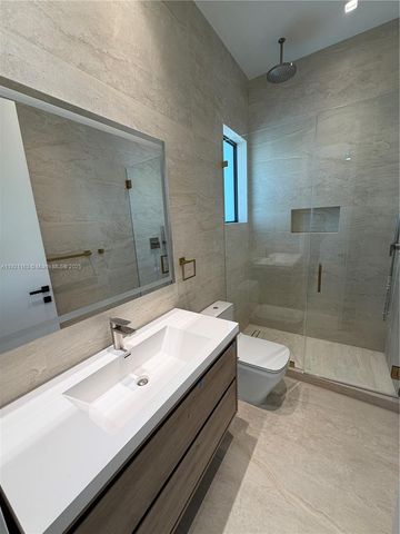 1380 Hollywood Blvd, Hollywood, FL 33019