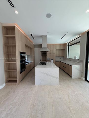 1380 Hollywood Blvd, Hollywood, FL 33019