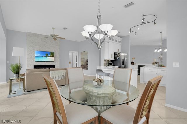 916 EGRETS RUN 201, Naples, FL 34108