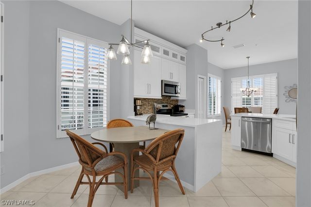 916 EGRETS RUN 201, Naples, FL 34108