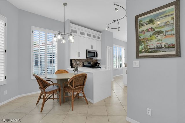 916 EGRETS RUN 201, Naples, FL 34108