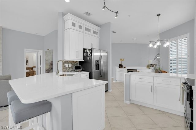 916 EGRETS RUN 201, Naples, FL 34108