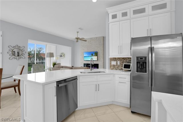 916 EGRETS RUN 201, Naples, FL 34108