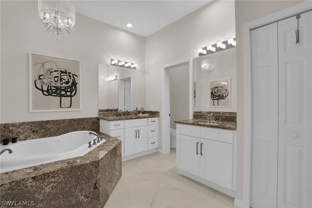 916 EGRETS RUN 201, Naples, FL 34108