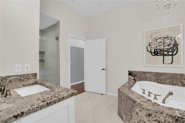 916 EGRETS RUN 201, Naples, FL 34108