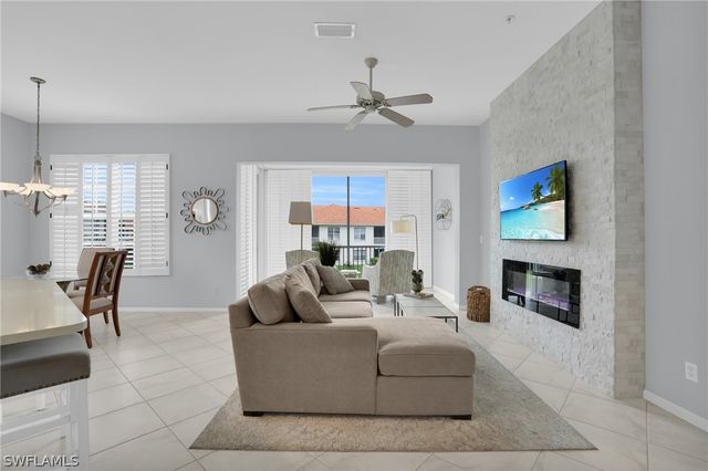 916 EGRETS RUN 201, Naples, FL 34108