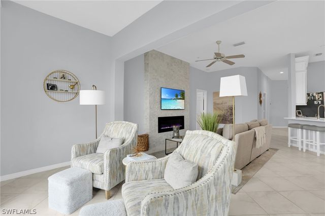 916 EGRETS RUN 201, Naples, FL 34108