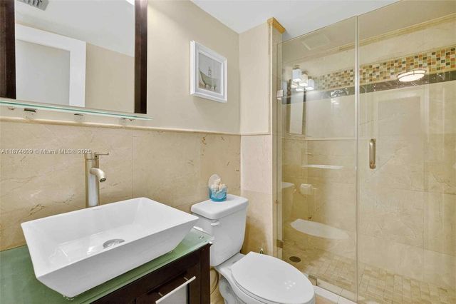 2401 Collins Ave 1005, Miami Beach, FL 33140