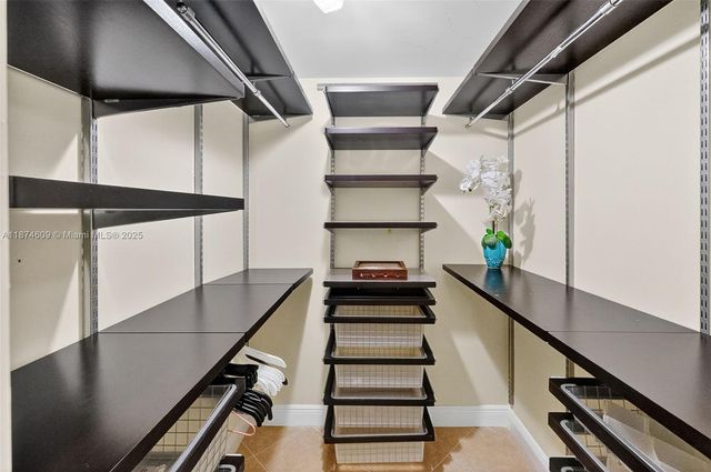 2401 Collins Ave 1005, Miami Beach, FL 33140