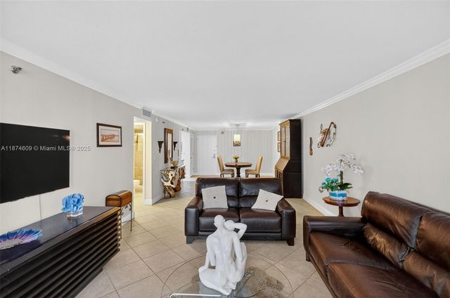 2401 Collins Ave 1005, Miami Beach, FL 33140