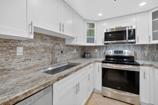 2401 Collins Ave 1005, Miami Beach, FL 33140