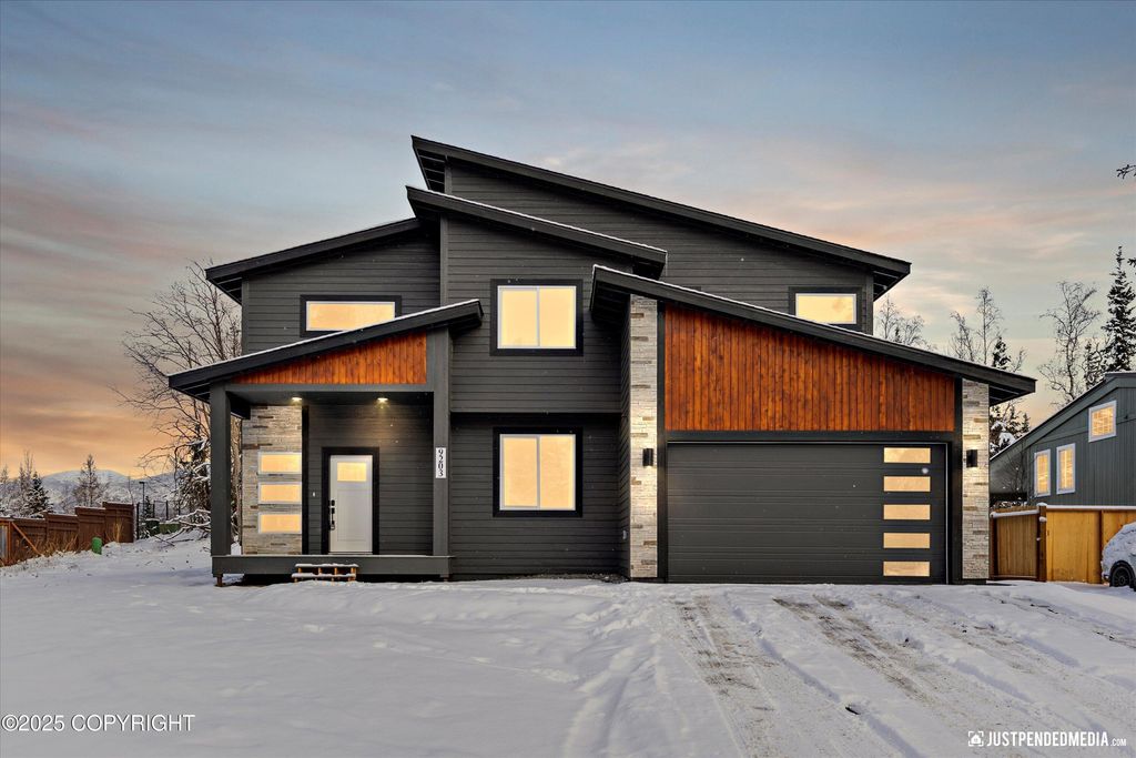 9203 Strutz Avenue, Anchorage, AK 99507