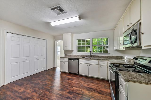809 Chestnut Street, La Marque, TX 77568