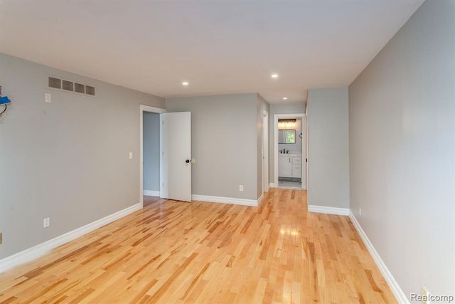 6598 Maple Lakes Drive, West Bloomfield, MI 48322