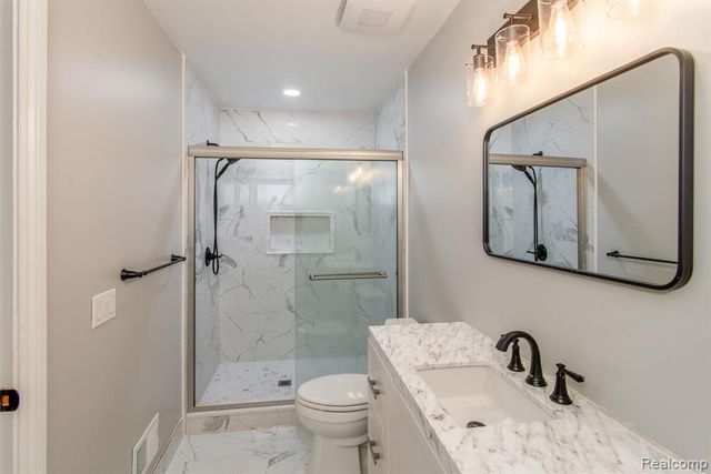 6598 Maple Lakes Drive, West Bloomfield, MI 48322